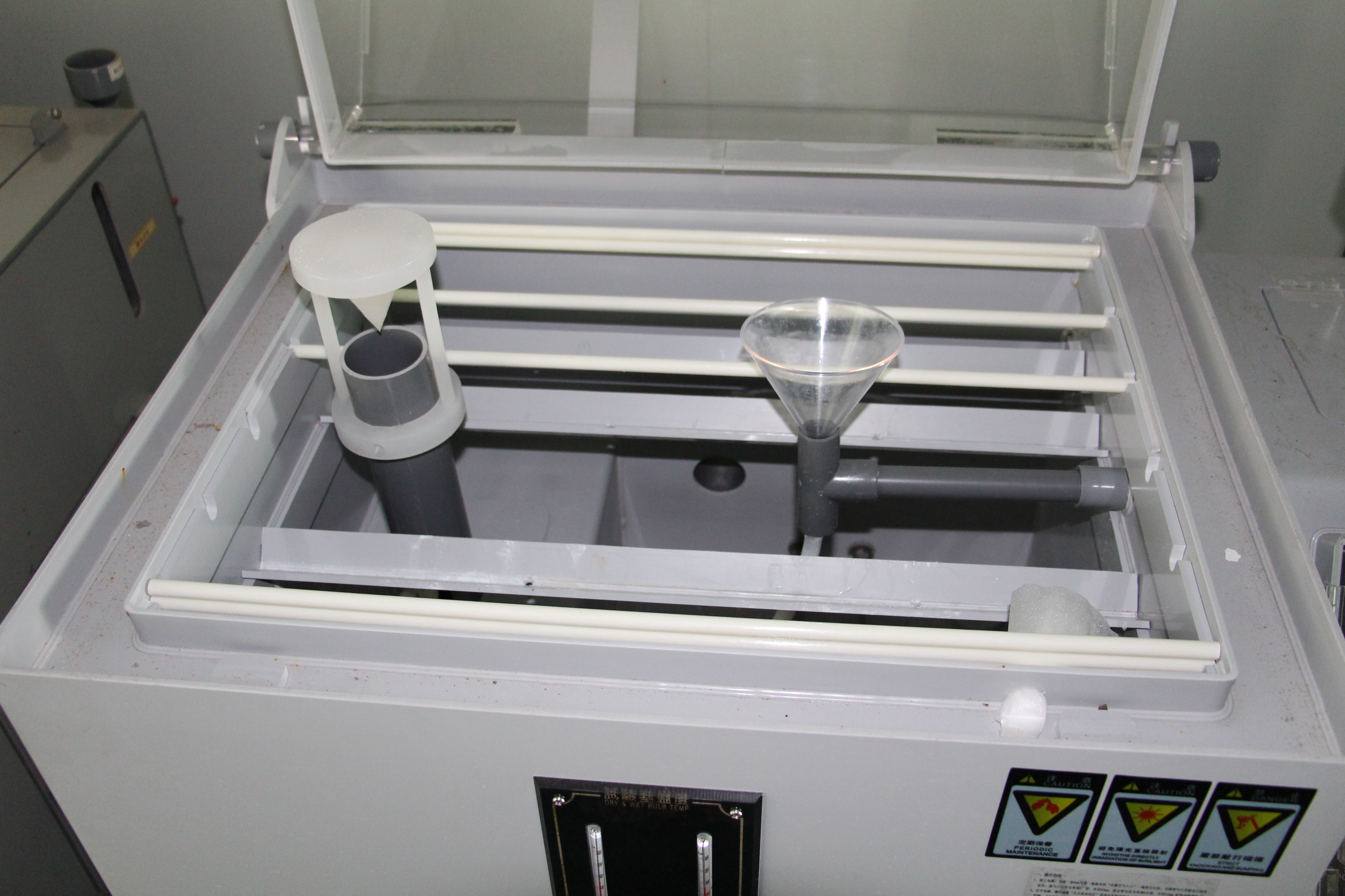Temperature humidity and salty spray test chamber